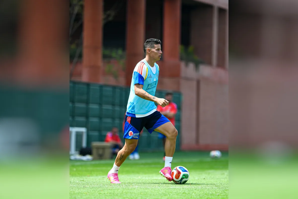 Figuras estelares de la élite mundial como Luis Díaz, junto al liderazgo del capitán James Rodríguez y la solvencia defensiva en la zaga, se perfilan como los encargados de guiar los frentes de ataque para romper el disciplinado cerrojo defensivo que se prevé propondrán los uzbekos - Foto: Federación Colombiana de Fútbol