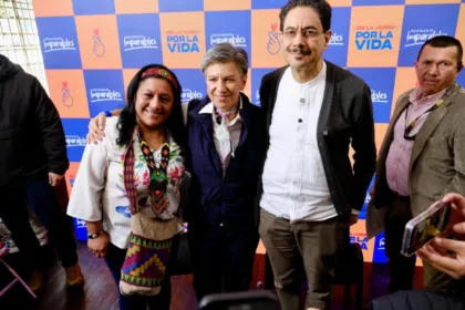 López aclaró que su decisión no constituye una adhesión incondicional ni un ingreso formal a la coalición de Cepeda. La exmandataria definió su apoyo como un "voto de confianza" basado en la trayectoria democrática del candidato y en la necesidad de preservar los principios de la Constitución de 1991 - Foto: X/@IvanCepedaCast
