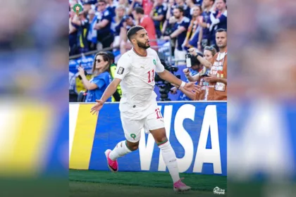 El lateral Achraf Hakimi proyectó un centro flotado y quirúrgico desde la banda derecha que sobrevoló la humanidad de los centrales escoceses; el espigado delantero Youssef En-Nesyri leyó de forma perfecta la trayectoria y conectó un testarazo implacable contra el piso para inflar las redes con el definitivo 1-0 - Foto: X/@EnMaroc