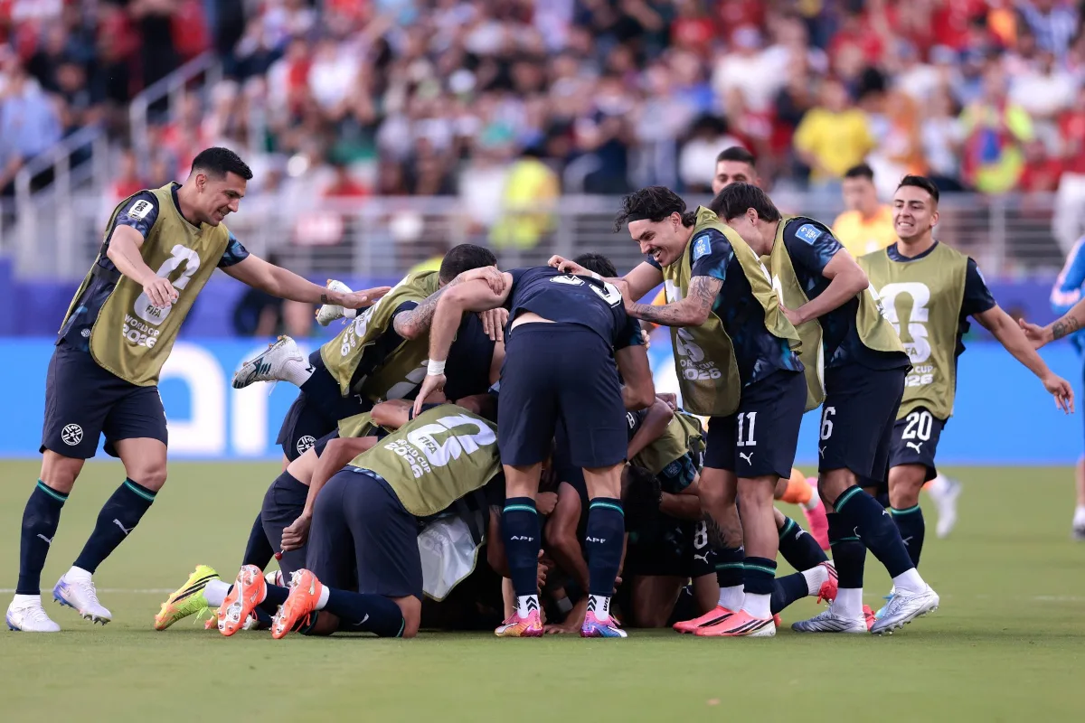 El mediocampista Matías Galarza capturó el esférico y, sin pensarlo dos veces, desenfundó un zapatazo infernal de pierna zurda desde fuera del área que se incrustó en las redes para decretar el tempranero 1-0 parcial - Foto: X/@Albirroja