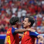 En adición, el ariete Mikel Oyarzabal se metió en un selecto grupo estadístico al ser apenas el segundo futbolista desde que se tienen registros detallados en los Mundiales (1966) en participar de forma directa en tres goles en los primeros 25 minutos de juego, emulando la hazaña lograda por el húngaro Laszlo Fazekas ante El Salvador en la edición de 1982 - Foto: Federación Española de Fútbol