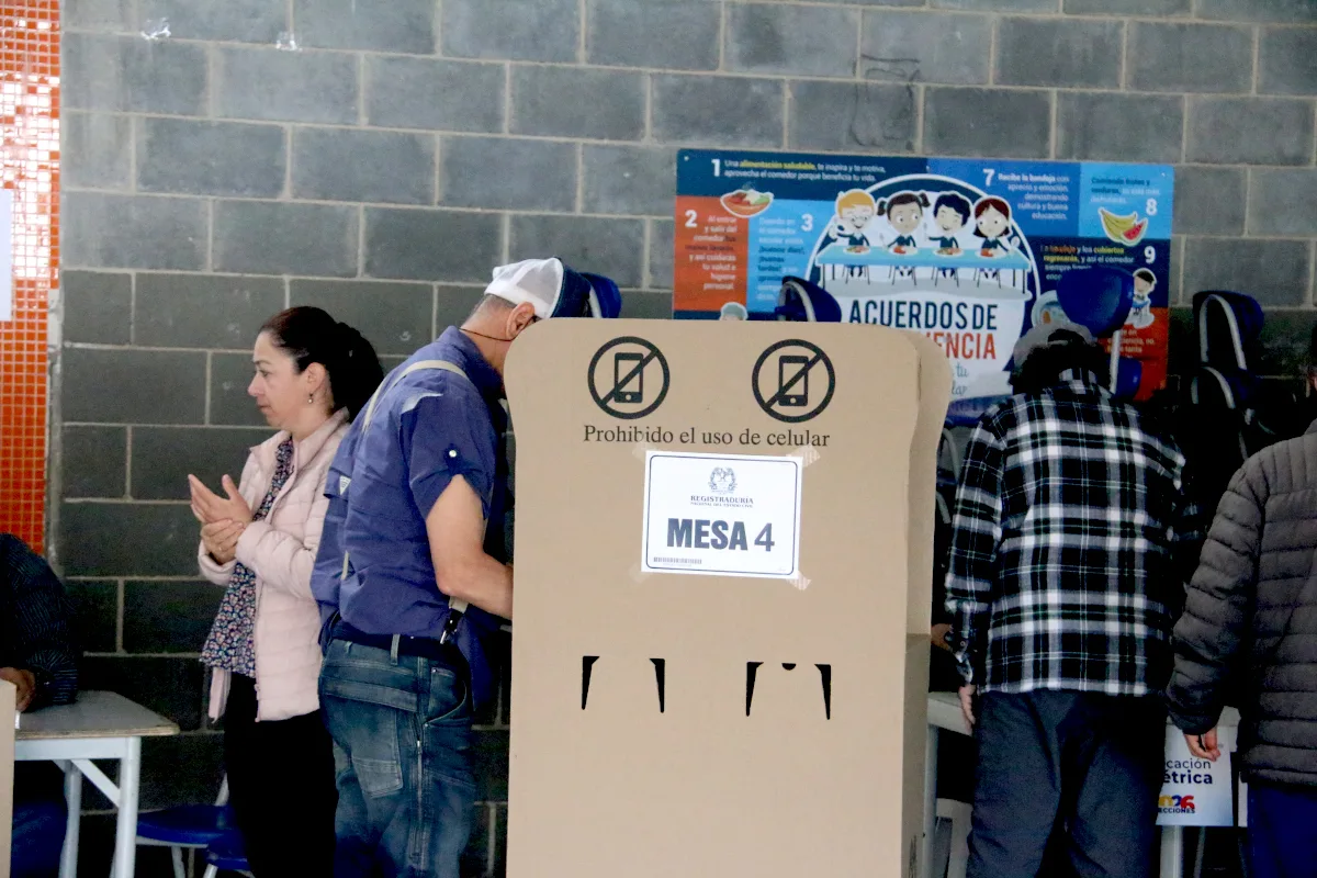 Entre las voces que han insistido en la importancia de estos espacios figuran representantes de la sociedad civil, sectores académicos y organizaciones dedicadas al fortalecimiento de la democracia. La petición se centra en garantizar que el electorado conozca con mayor profundidad las posiciones de los aspirantes sobre los principales desafíos del país - Foto: Archivo/Ronald Cano