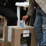 Pese al volumen de denuncias, tanto el Gobierno como la Registraduría coincidieron en que la jornada electoral transcurrió sin alteraciones generalizadas del orden público y con un funcionamiento adecuado de la mayoría de los puestos de votación - Foto: Ronald Cano