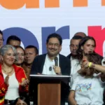 El candidato sostuvo que las acusaciones se relacionan con presuntos vínculos históricos entre De la Espriella y estructuras paramilitares asociadas a las extintas Autodefensas Unidas de Colombia (AUC). Cepeda argumentó que existen elementos documentales y testimoniales que, a su juicio, justifican la apertura de nuevas investigaciones - Foto: Archivo/Ronald Cano