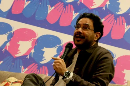 En su comparecencia pública, el candidato insistió en que la discusión electoral debe centrarse en las propuestas de gobierno y no en especulaciones sobre la salud de los aspirantes. Al mismo tiempo, defendió la necesidad de manejar con responsabilidad la información médica de las personas, especialmente cuando se utiliza como herramienta de confrontación política - Foto: Archivo/Ronald Cano