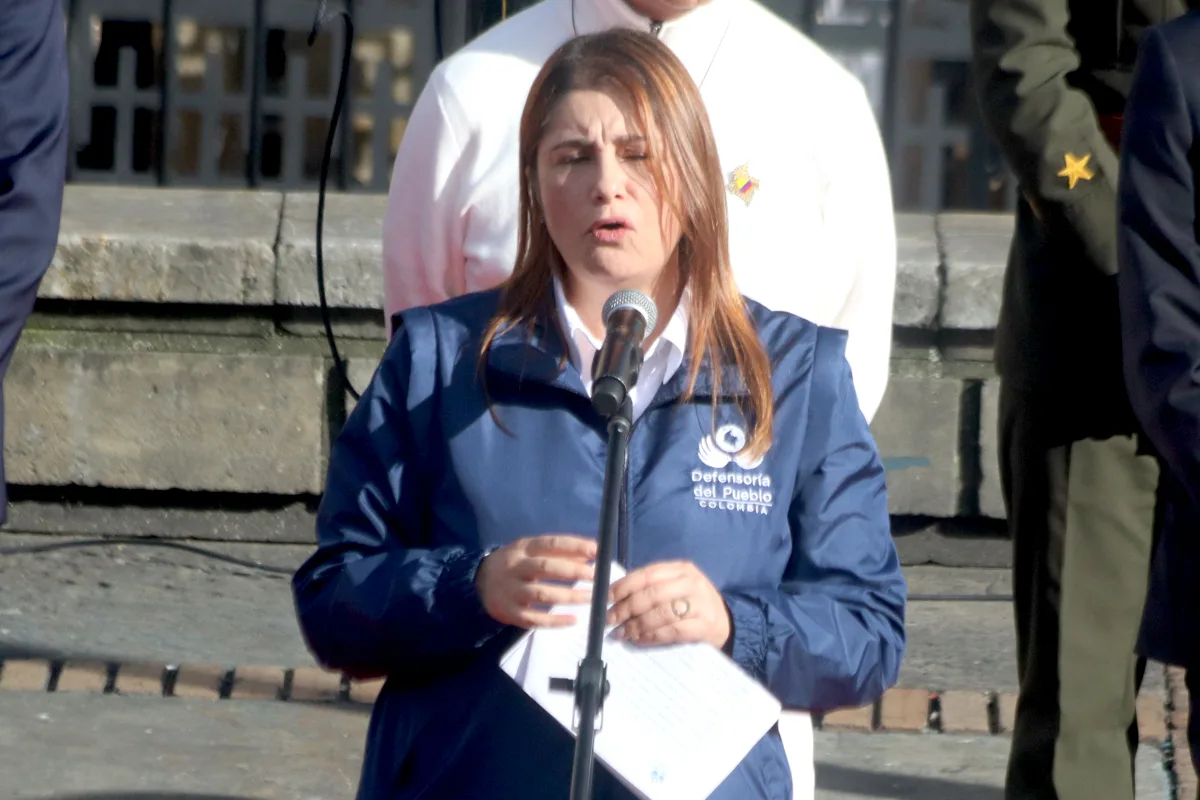 La defensora Iris Marín advirtió que señalar territorios como objetivos militares debido a sus preferencias electorales constituye un discurso contrario a los derechos humanos y representa un riesgo directo para la vida, la integridad y la seguridad de millones de personas que habitan en esas regiones - Foto: Archivo/Ronald Cano