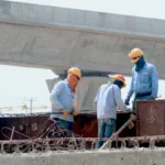 El beneficio cobija a la mayoría de trabajadores vinculados mediante contrato laboral formal, incluidos empleados del servicio doméstico, conductores y trabajadores contratados por días. El Ministerio recordó que todos ellos tienen derecho a recibir esta prestación en igualdad de condiciones - Foto: Archivo/Ronald Cano