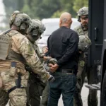 Los defensores de la iniciativa argumentan que el endurecimiento de la política migratoria es necesario para garantizar la integridad de las fronteras y combatir fenómenos asociados al tráfico de personas, el contrabando y las redes criminales transnacionales. También sostienen que un sistema migratorio más robusto permitirá ordenar los procesos de ingreso legal al país - Foto: Department of Homeland Security