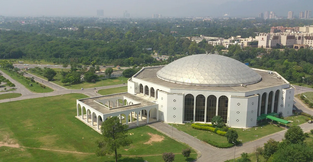 El gobierno pakistaní ha facilitado los contactos diplomáticos entre Washington y Teherán y ha servido como puente para acercar posiciones en momentos de alta tensión. Las autoridades de Islamabad anunciaron que las partes ya cuentan con un texto base para avanzar hacia la firma de un entendimiento político - Foto: Archivo/Humza Ahmed