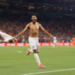 Ismael Saibari cobró con maestría al palo izquierdo, sentenciando el 3-2 definitivo en la tanda - Foto: FIFA