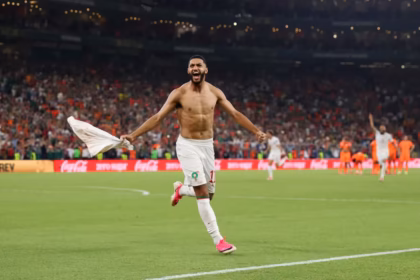 Ismael Saibari cobró con maestría al palo izquierdo, sentenciando el 3-2 definitivo en la tanda - Foto: FIFA