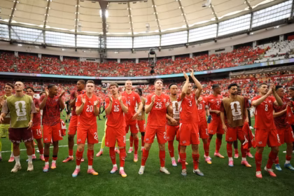 Este vibrante partido dejó sembrados varios récords importantes, siendo el más destacado el de Canadá al clasificar por primera vez en su historia a la ronda de los 32 mejores de una Copa del Mundo - Foto: FIFA