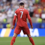 Cristiano Ronaldo se convirtió en el primer futbolista de la historia en anotar en seis ediciones diferentes de la Copa del Mundo (2006, 2010, 2014, 2018, 2022 y 2026), rompiendo un empate histórico que sostenía con otras leyendas del deporte - Foto: FIFA