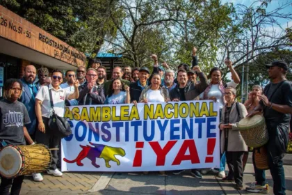 Según los voceros encargados de comunicar la determinación, la iniciativa quedará suspendida y se cancelarán las actividades relacionadas con la recolección de firmas ciudadanas que buscaban respaldar el proyecto. Con ello, el Ejecutivo opta por concentrar sus esfuerzos en otros temas considerados prioritarios dentro de la actual coyuntura política y electoral - Foto: Instagram Gustavo Petro