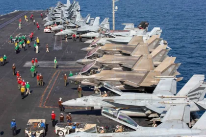 Estados Unidos defendió su actuación argumentando que los ataques fueron una respuesta legítima a acciones previas atribuidas a Irán. La Casa Blanca sostuvo que el objetivo era proteger a sus fuerzas desplegadas en la región y evitar nuevos incidentes contra personal militar estadounidense. - Foto: U.S. Department of Defense