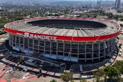 El estadio con mayor capacidad será el Estadio Ciudad de México, conocido internacionalmente como Estadio Azteca, con 80.824 espectadores. El recinto albergará el partido inaugural del torneo y se convertirá en el primero de la historia en recibir encuentros de tres Copas del Mundo - Foto: Archivo/ProtoplasmaKid