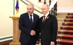 La campaña electoral estuvo dominada por el debate sobre la política exterior armenia. Pashinián defendió la profundización de las relaciones con la Unión Europea y Estados Unidos, mientras sus adversarios plantearon la necesidad de preservar vínculos más estrechos con Moscú - Foto: Kremlin