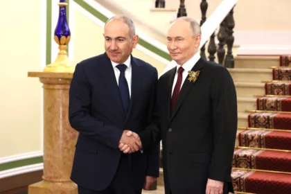 La campaña electoral estuvo dominada por el debate sobre la política exterior armenia. Pashinián defendió la profundización de las relaciones con la Unión Europea y Estados Unidos, mientras sus adversarios plantearon la necesidad de preservar vínculos más estrechos con Moscú - Foto: Kremlin