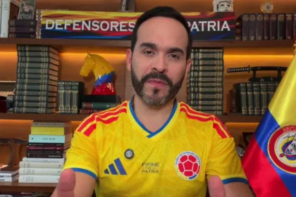 La campaña de De la Espriella manifestó su desacuerdo con la decisión. Sus voceros sostuvieron que los símbolos nacionales representan a todos los colombianos y expresaron su intención de estudiar mecanismos jurídicos para controvertir el fallo - Foto: Redes Sociales Abelardo de La Espriella