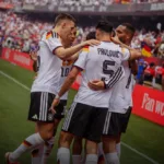 Al minuto 88 de tiempo corrido, Kai Havertz firmó su doblete particular y puso el definitivo 7-1 al picar el balón con maestría frente a la salida desesperada de Room - Foto: X/@DFB_Team