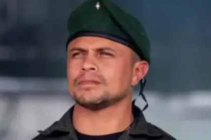 De acuerdo con las autoridades, alias 'Marlon' ejercía como principal cabecilla del Bloque Occidental Jacobo Arenas y mantenía estrechos vínculos con las estructuras Jaime Martínez y Dagoberto Ramos, organizaciones pertenecientes al Estado Mayor Central de las disidencias comandadas por alias 'Iván Mordisco' - Foto: Ministerio de Defensa