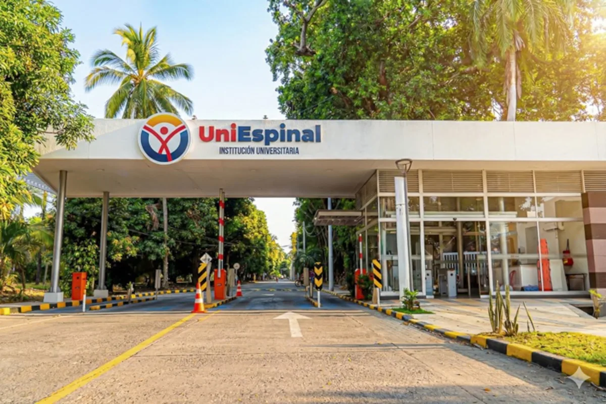 Las autoridades educativas señalaron que el seguimiento permitirá revisar información relacionada con procesos administrativos y de gobierno institucional. El objetivo es establecer si existen situaciones que requieran correctivos para fortalecer la estabilidad y sostenibilidad de la institución - Foto: Ministerio de Educación