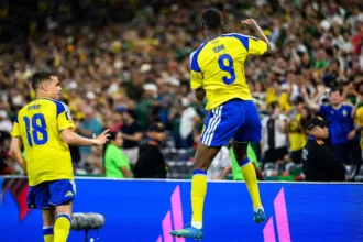 Posteriormente, al minuto 30 de juego, una transición letal comandada por la banda izquierda le permitió a Alexander Isak recortar hacia el centro y sacar un derechazo cruzado inapelable que estiró la cuenta parcial a un cómodo 2-0 - Foto: Federación Sueca de Fútbol