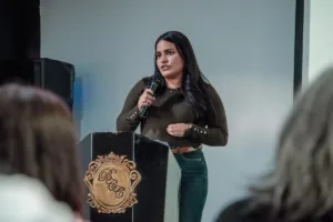 La directora general del DNP, Natalia Molina Posso, señaló que la política busca superar enfoques centrados exclusivamente en la asistencia social y avanzar hacia un modelo basado en la garantía efectiva de derechos y oportunidades - Foto: DNP