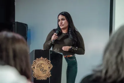 La directora general del DNP, Natalia Molina Posso, señaló que la política busca superar enfoques centrados exclusivamente en la asistencia social y avanzar hacia un modelo basado en la garantía efectiva de derechos y oportunidades - Foto: DNP