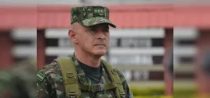 Con más de tres décadas de servicio en el Ejército Nacional, Rodríguez es considerado uno de los oficiales más experimentados y respetados de las Fuerzas Militares. Durante su carrera lideró importantes operaciones contra grupos armados ilegales, entre ellas la Operación Trueno en el departamento del Cauca, una estrategia que permitió recuperar corredores logísticos clave en la región del Micay - Foto: Fuerzas Militares
