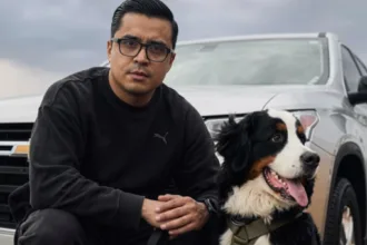 La captura ocurrió apenas horas después de que Coral desarrollara actividades de campaña política en Miami contra el candidato presidencial colombiano Abelardo de la Espriella. Durante varios días promovió protestas, mensajes aéreos y plantones públicos en los que cuestionó presuntos vínculos del aspirante con figuras polémicas del ámbito político y empresarial - Foto: Redes Sociales Beto Coral