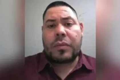 Alias "Tito" permanecía privado de la libertad mientras enfrentaba procesos judiciales por delitos relacionados con narcotráfico, desplazamiento forzado y concierto para delinquir. Las autoridades lo consideran una figura clave dentro de las actividades ilegales desarrolladas por la organización en distintas zonas de Nariño - Foto: Fiscalía General de la Nación