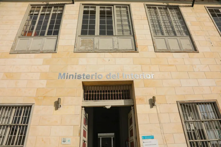 Según fuentes cercanas al equipo del presidente electo, la propuesta consistiría en convertir el actual Ministerio de Justicia en un viceministerio adscrito al Ministerio del Interior, retomando un esquema institucional que existió en Colombia durante varias décadas y que fue modificado en 2011, cuando se restableció la cartera de Justicia como ministerio independiente - Foto: Ministerio del Interior
