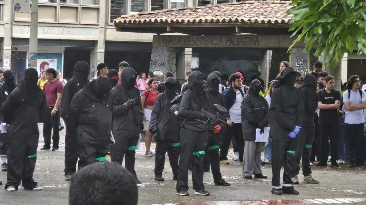 Testigos señalaron que los responsables distribuyeron panfletos relacionados con convocatorias de movilización social, mientras realizaban acciones que alteraron el orden público - Foto: Redes Sociales