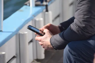 Internet no solo se convierte entonces en la perfecta herramienta para construir discursos desinformadores, sino en la forma más simple y básica para acabar con la verdad - Foto: Tony Alter