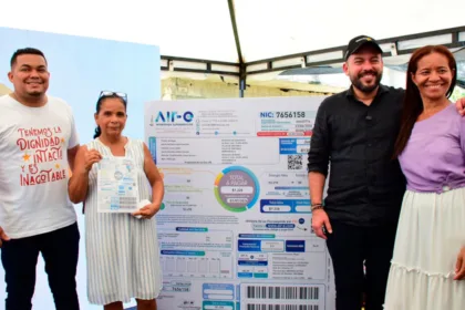 Los primeros resultados conocidos en Barranquilla muestran diferencias importantes entre los hogares beneficiados. Mientras algunas familias han logrado disminuir más de la mitad del valor de sus facturas, otras han registrado reducciones cercanas al 98 %, dependiendo de las condiciones de consumo y de la capacidad de generación de los sistemas instalados - Foto: Ministerio de Energía
