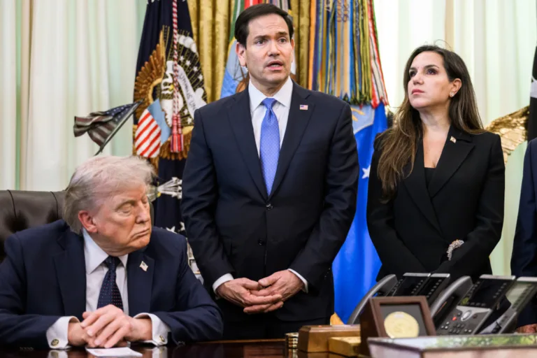 Uno de los documentos más citados en esa discusión es el denominado "memorando Rubio", nombre con el que diversos medios y analistas han identificado una instrucción interna del Departamento de Estado encaminada a reforzar la revisión de visas cuando existan razones de política exterior o de seguridad nacional. El contenido íntegro del memorando no ha sido divulgado oficialmente, pero su existencia ha sido mencionada en reportes periodísticos sobre la nueva orientación de la diplomacia estadounidense - Foto: The White House