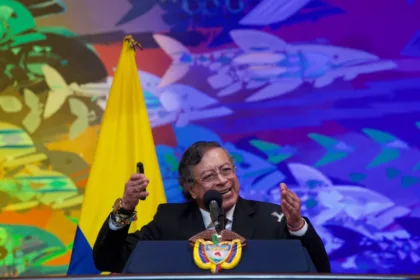 Gran parte de su mensaje estuvo dirigido directamente a los nuevos congresistas. Petro los invitó a ejercer un control político independiente y a asumir la defensa de las reformas aprobadas durante su administración, argumentando que el Legislativo no debe convertirse en un simple respaldo automático del nuevo Ejecutivo, sino actuar como garante de la estabilidad institucional y de los avances alcanzados mediante el debate democrático - Foto: Presidencia