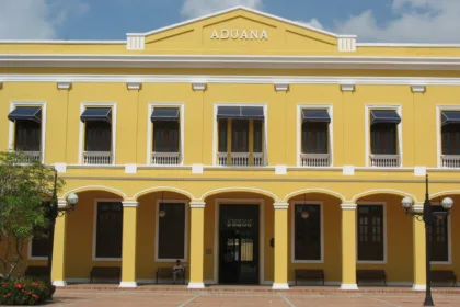 Para que la Antigua Aduana funcione como sede presidencial sería necesario adecuar espacios de trabajo, instalar infraestructura tecnológica segura, fortalecer los esquemas de seguridad, disponer de personal administrativo y garantizar la operación permanente del inmueble, además de asumir los gastos derivados de los desplazamientos frecuentes del presidente y de parte de su equipo entre Bogotá y Barranquilla - Foto: JDVillalobos