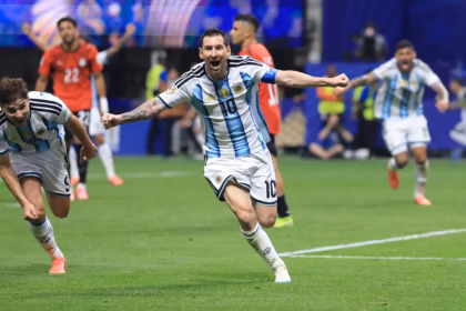 La última llave de estos cuartos de final quedó sellada de forma espectacular para el mismo sábado 11 de julio, uniendo los destinos de las selecciones de Argentina y Suiza en el Estadio de Kansas City - Foto: FIFA