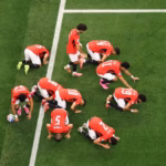 Egipto exhibió una efectividad perfecta anotando sus cuatro ejecuciones mediante Mahmoud Saber, Ramy Rabia, Mohamed Salah y el definitivo cobro del zaguero Hossam Abdelmaguid, mientras que las fallas de los australianos Harry Souttar y Lucas Herrington sentenciaron el 4-2 final en la tanda - Foto: FIFA