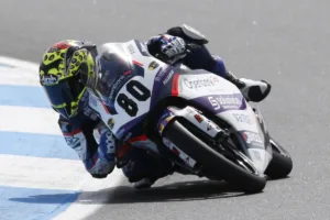 El debut oficial llegará con el inicio del campeonato de MotoGP 2027, cuando Alonso dispute por primera vez un Gran Premio en la máxima categoría. Aunque Honda aún no ha precisado si integrará el equipo oficial Honda HRC Castrol o la estructura satélite LCR Honda, la escudería dejó claro que el colombiano forma parte de su proyecto deportivo de largo plazo para recuperar protagonismo en un campeonato cada vez más competitivo - Foto: Box Repsol