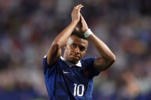 Uno de los grandes protagonistas fue el francés Kylian Mbappé. Gracias a su actuación durante el torneo alcanzó los 22 goles en Copas del Mundo, convirtiéndose en el máximo goleador de la historia del campeonato y superando a Lionel Messi, que terminó con 21, y al alemán Miroslav Klose, quien ostentó el récord durante más de una década con 16 anotaciones - Foto: FIFA