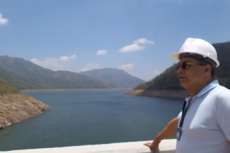 Deluque Freyle fue capturado para cumplir una condena impuesta por la Corte Suprema de Justicia por irregularidades relacionadas con contratación pública durante su administración departamental. El proceso judicial se remonta a hechos ocurridos cuando estuvo al frente de la Gobernación de La Guajira y terminó con una decisión condenatoria que ahora vuelve al centro del debate público por sus implicaciones políticas - Foto: Gobernación de La Guajira