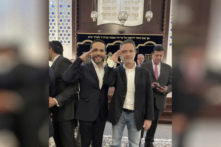 En su cuenta de X ha expresado reiteradamente afinidad con posiciones promovidas por sectores conservadores estadounidenses, especialmente aquellas asociadas al movimiento Make America Great Again (MAGA), impulsado por Donald Trump - Foto: X/@omarbula