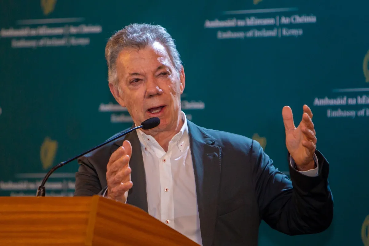 Quiero aprovechar para hacer un llamado respetuoso al gobierno entrante para que retome el camino de la implementación. No como un legado de gobierno, sino como una política de Estado que beneficia a todos los colombianos", manifestó el exmandatario, quien lideró la negociación y firma del Acuerdo con las extintas FARC en 2016 - Foto: X/@JuanManSantos