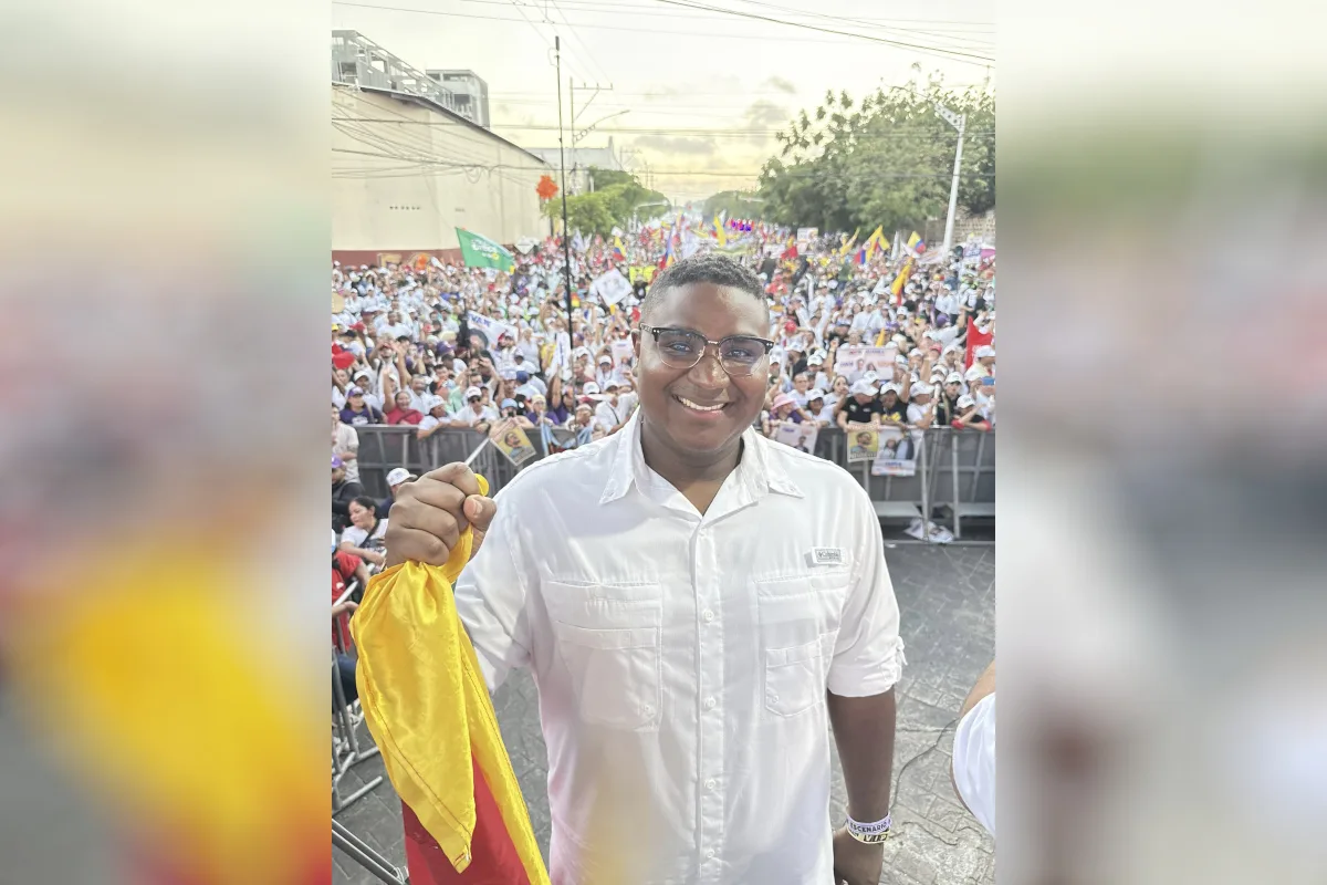 Óscar Benavides reaccionó con dureza frente a esa determinación y aseguró públicamente que al Partido Libre le fue "arrebatada" una curul que, según su interpretación de los resultados electorales, le correspondía legítimamente. El congresista electo calificó la actuación del Consejo como una decisión irregular y anunció que acudirá a la jurisdicción contencioso-administrativa para buscar la nulidad del acto electoral - Foto: X/@ODBenavidesA