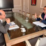 El exministro indicó que, por ahora, no existe una agenda que contemple un encuentro entre ambos mandatarios y que el proceso continuará mediante los mecanismos institucionales establecidos para garantizar una transición ordenada entre administraciones - Foto: X/@jrestrp