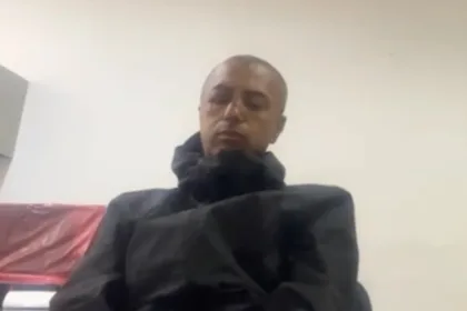 Según la Fiscalía, el presunto agresor es Óscar Giovanny Marulanda, quien fue capturado en flagrancia tras el ataque y posteriormente enviado a prisión preventiva mientras avanza el proceso por el delito de feminicidio agravado. De acuerdo con las autoridades, el procesado no aceptó los cargos - Foto: Fiscalía