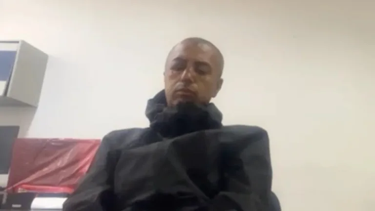 Según la Fiscalía, el presunto agresor es Óscar Giovanny Marulanda, quien fue capturado en flagrancia tras el ataque y posteriormente enviado a prisión preventiva mientras avanza el proceso por el delito de feminicidio agravado. De acuerdo con las autoridades, el procesado no aceptó los cargos - Foto: Fiscalía